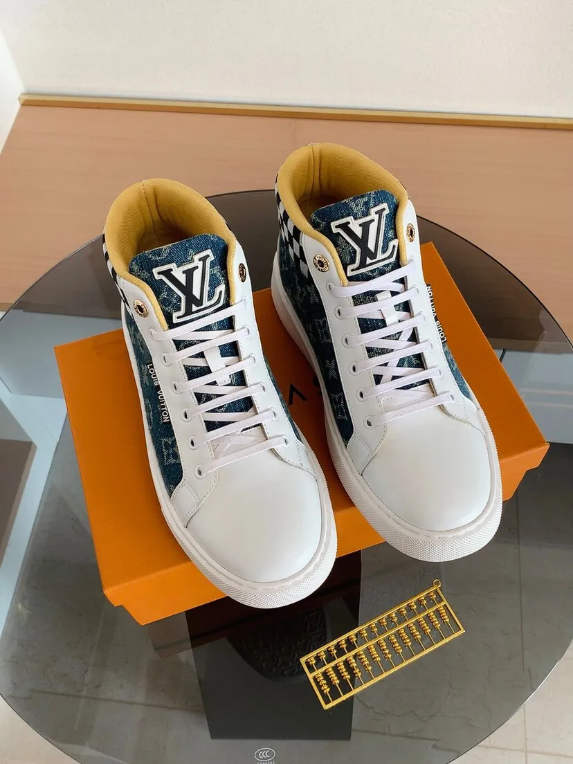Factory price 440. [LV] Louis Vuitton's new high-top men's genuine leather casual shoes, foamed light sole. The highest version on the market, any comparison is welcome🆚! The original leather has excellent texture and is super high-end! Fetal sheep net lining imported from Italy, removable pad! Luxurious materials and fine workmanship, highly recommended! Code number: 38-44